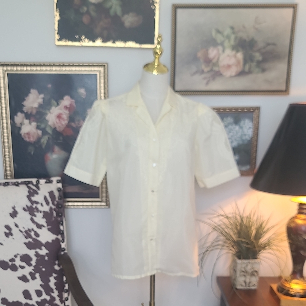 Classic Short-Sleeve Button-Up Shirt in Cream